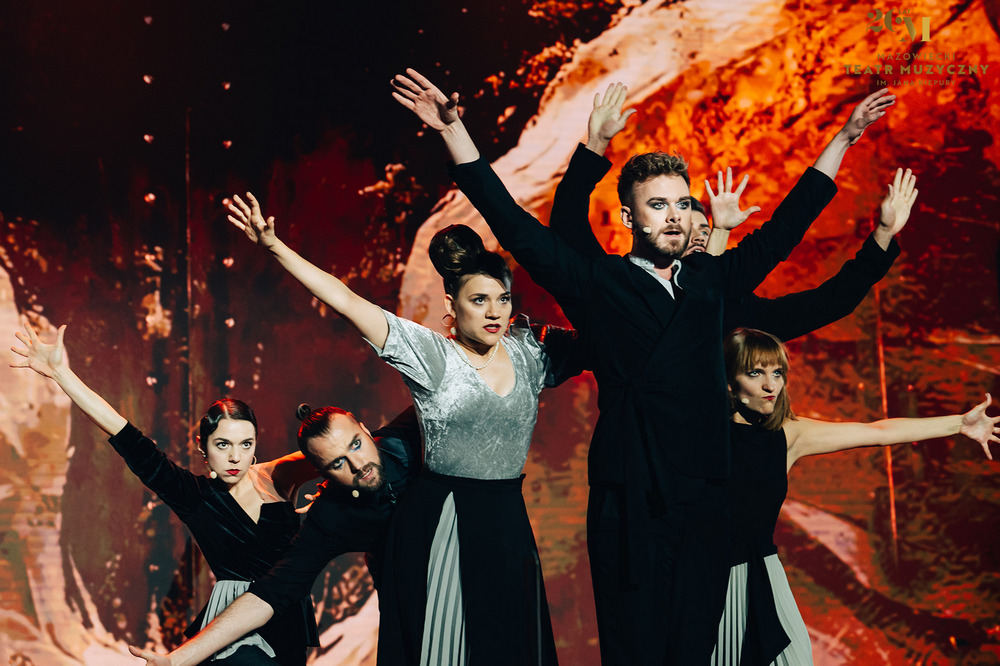 „Z ręką na gardle. Piosenki z repertuaru Ewy Demarczyk” – fragmenty spektaklu wykonano podczas Gali TNM 2025