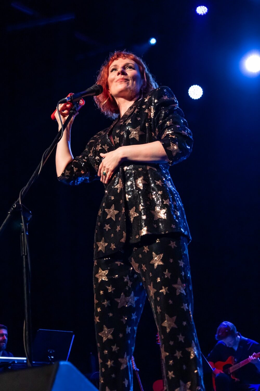 piosenkarka na scenie