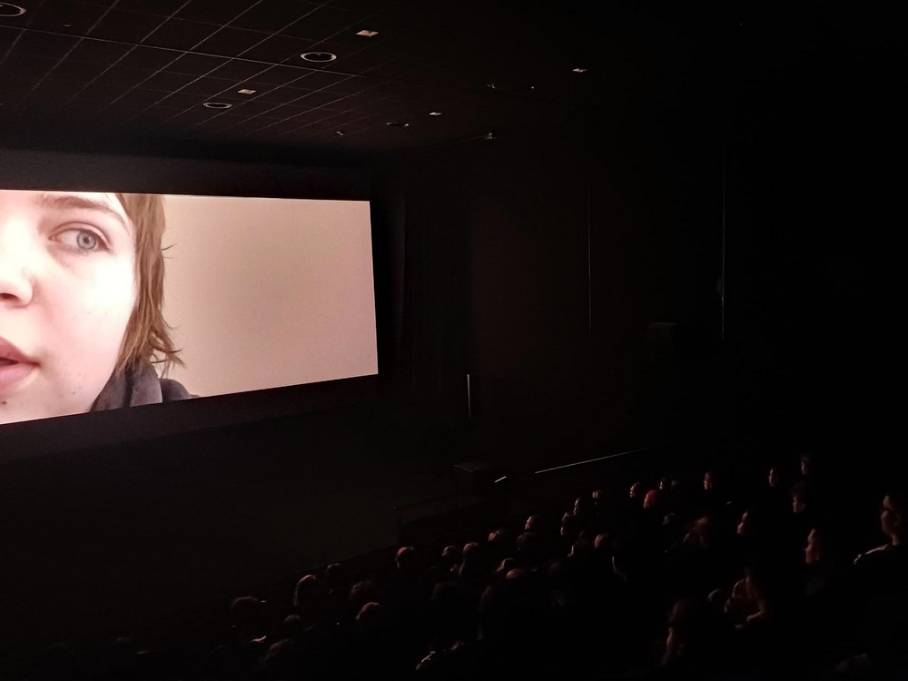 publiczność filmu podczas projekcji