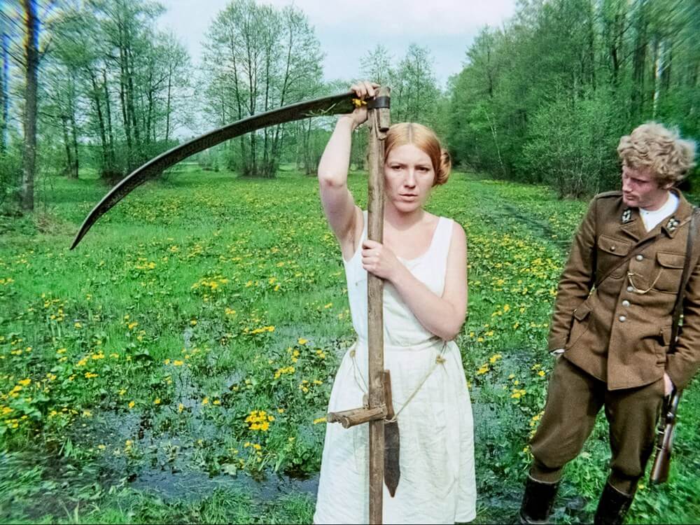 kobieta z kosą
