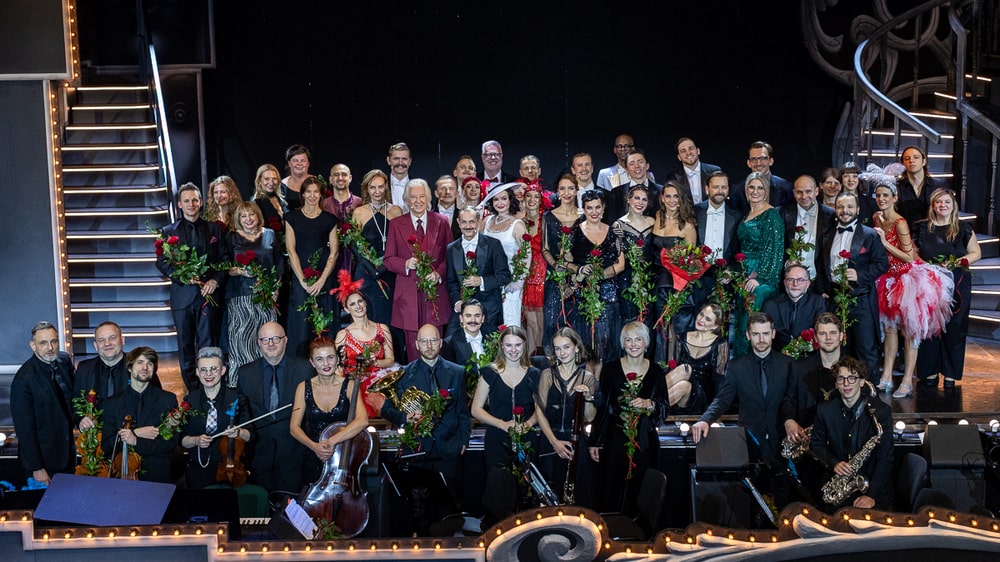 fotografia zbiorowa zespołu wykonawców