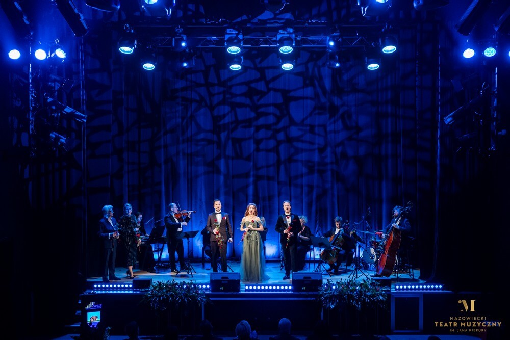 koncert artyści na scenie